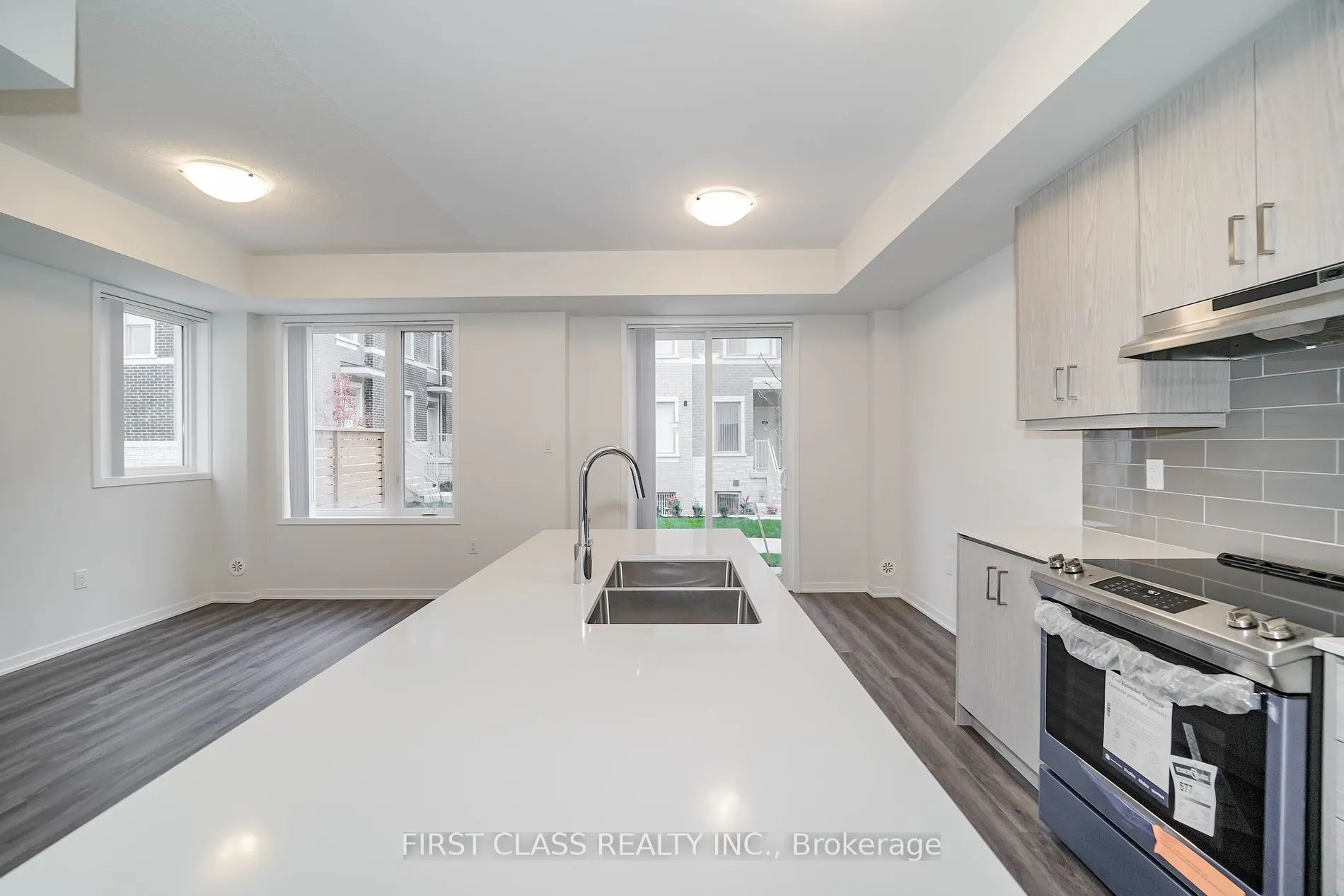 27 Mable Smith Way, #333