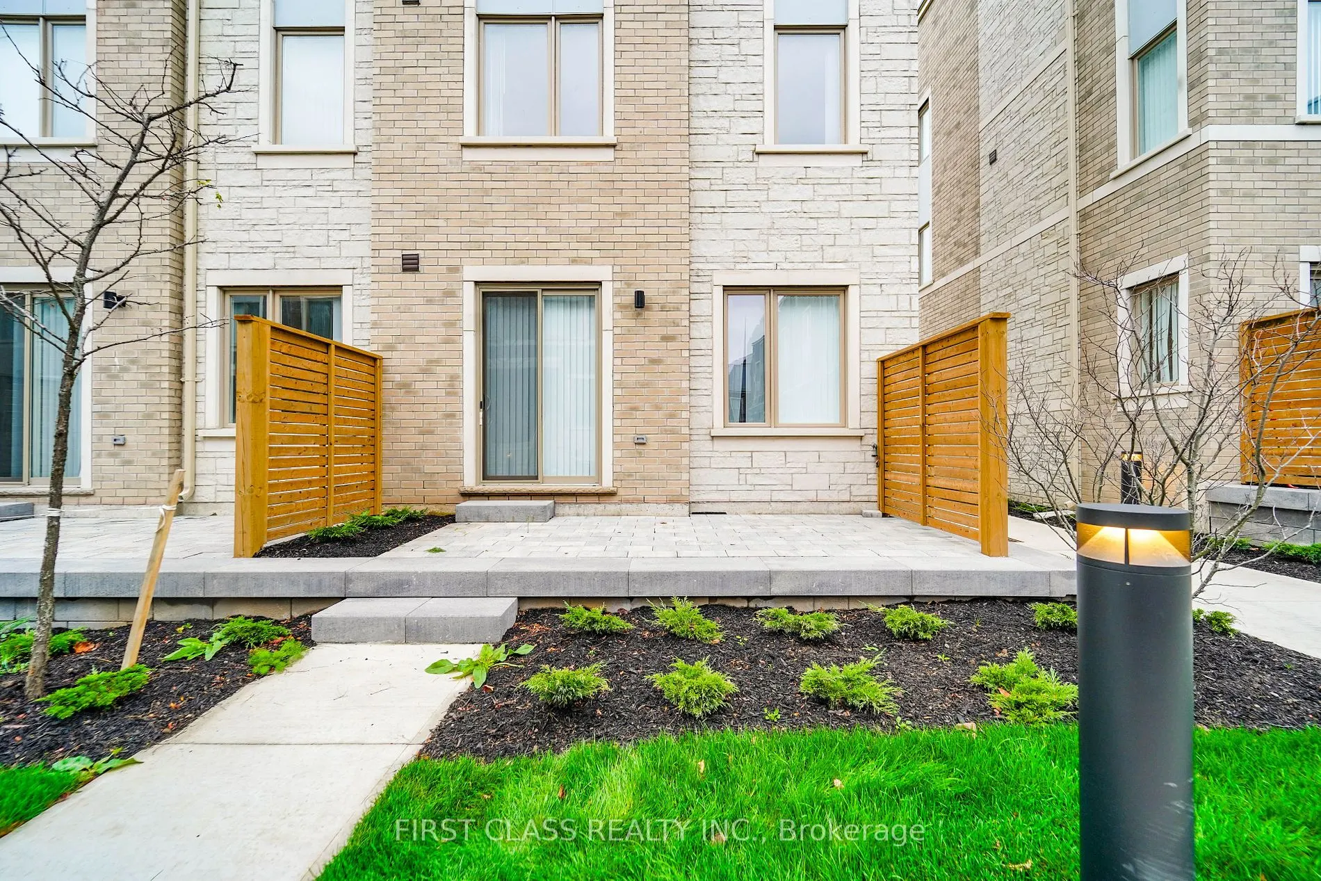 27 Mable Smith Way, #333