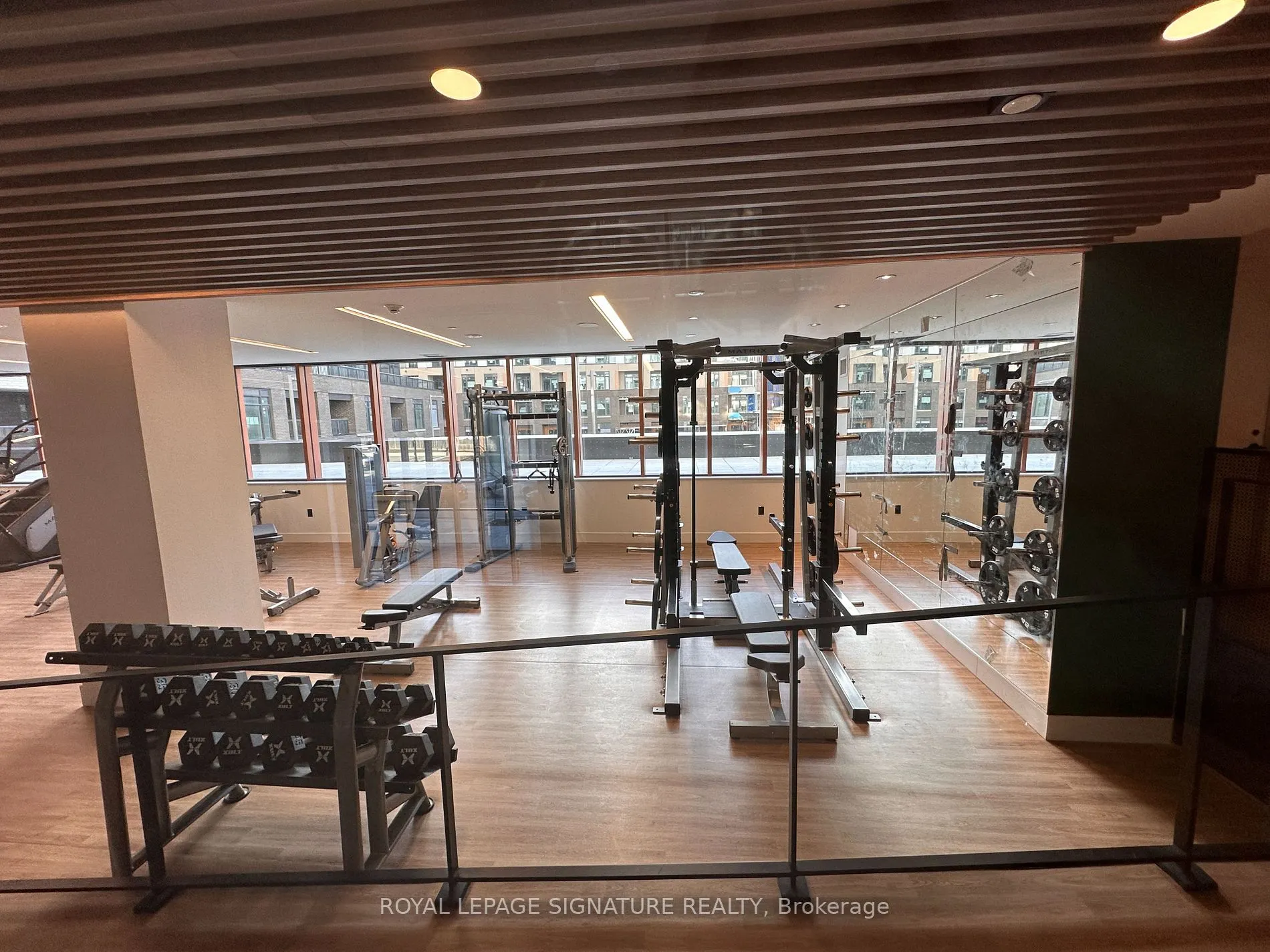 7950 BATHURST St, #402