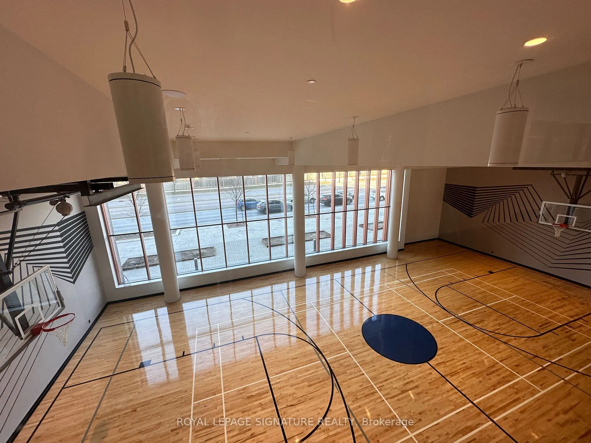 7950 BATHURST St, #402