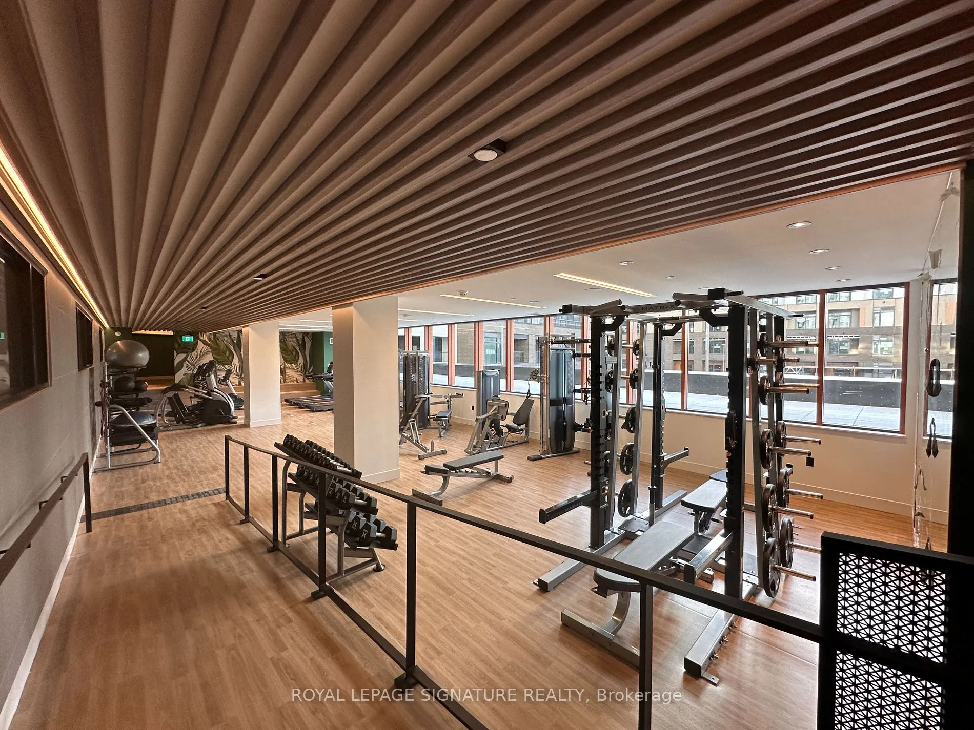 7950 BATHURST St, #402