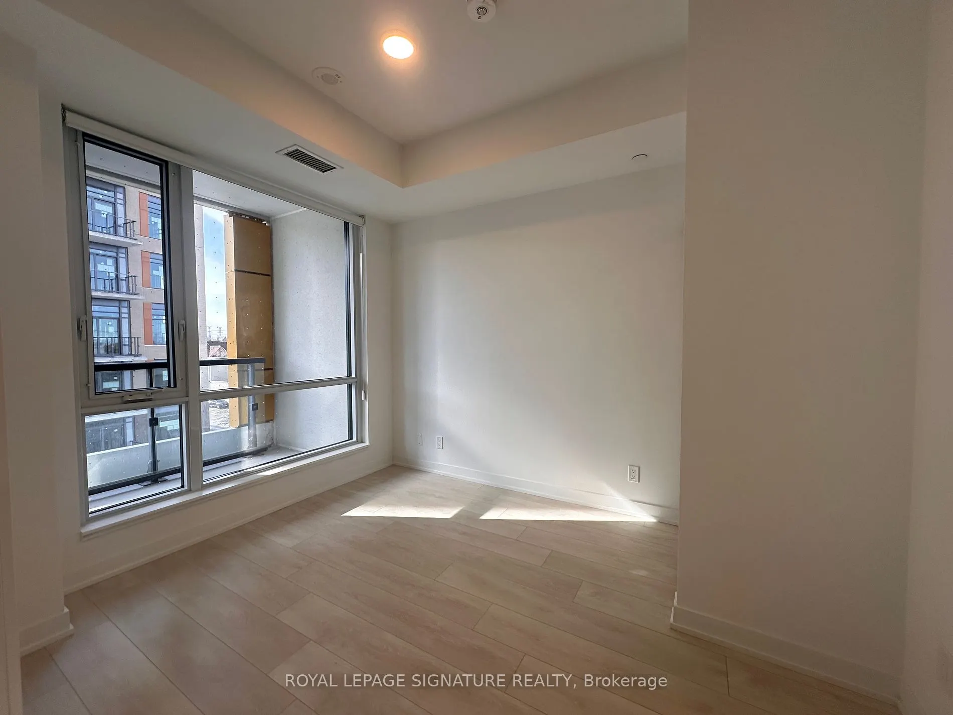 7950 BATHURST St, #402