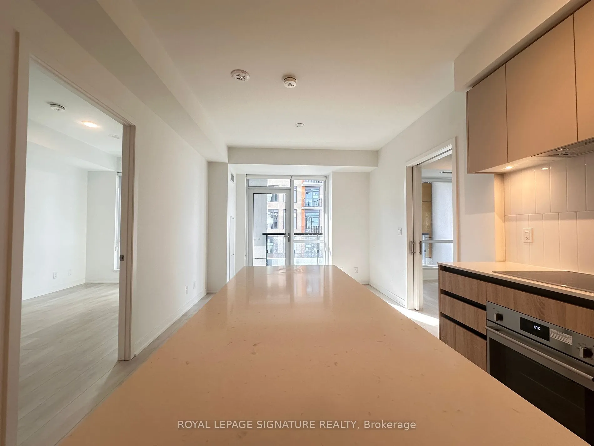 7950 BATHURST St, #402