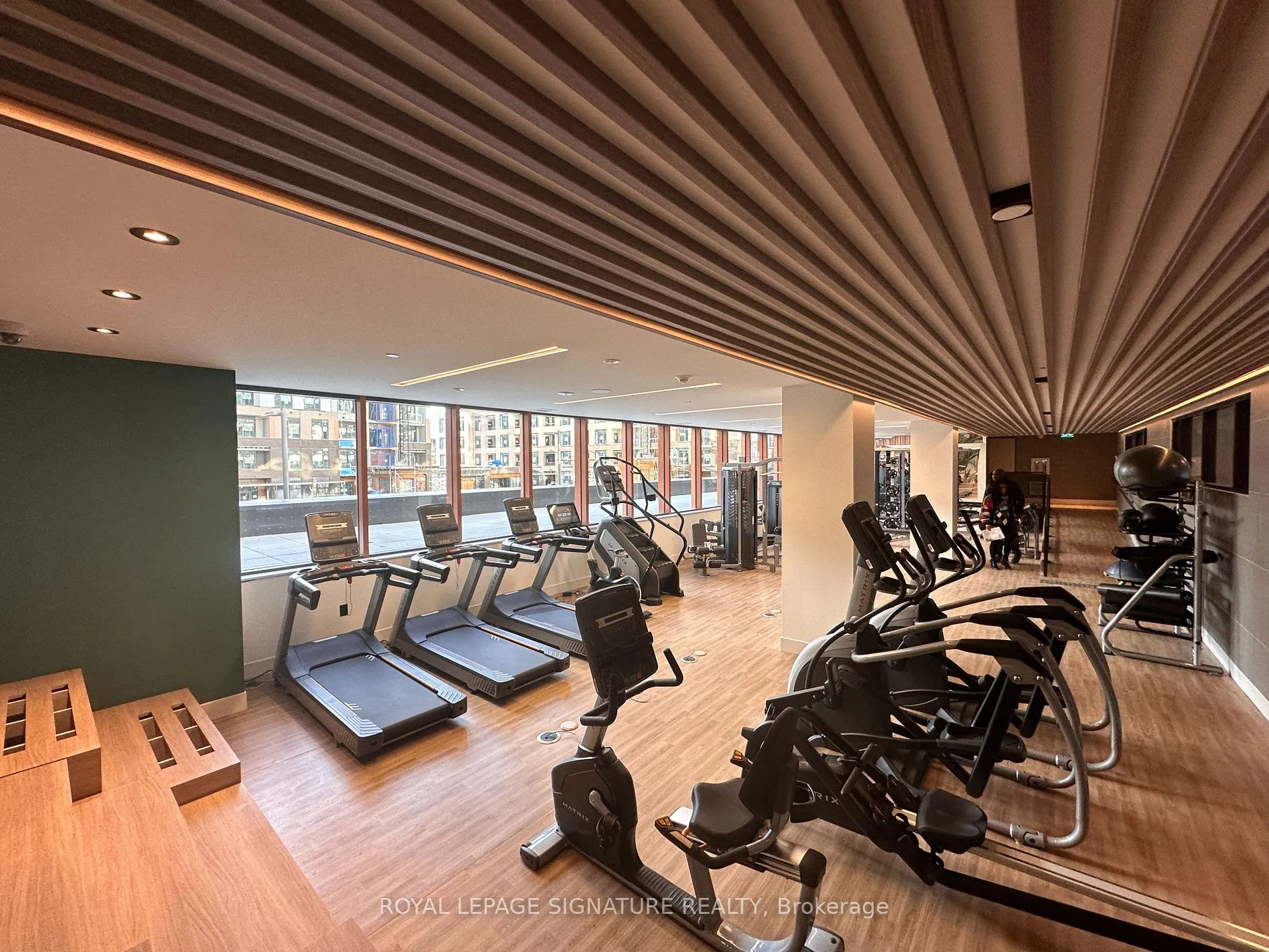 7950 BATHURST St, #402