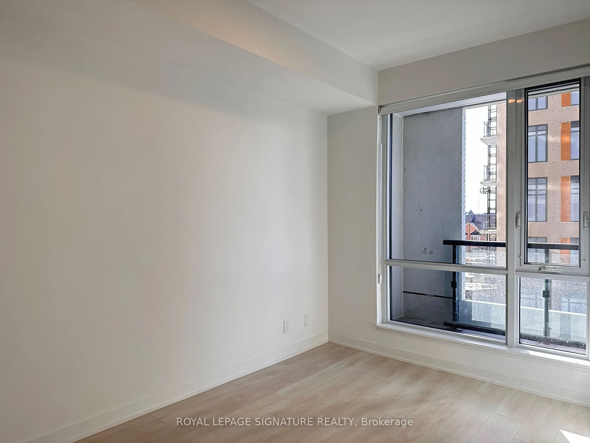 7950 BATHURST St, #402