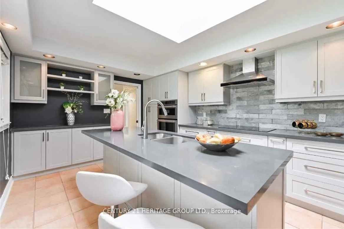 16 Cavalier Cres