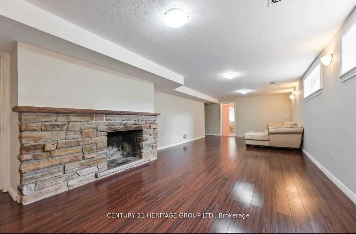 16 Cavalier Cres