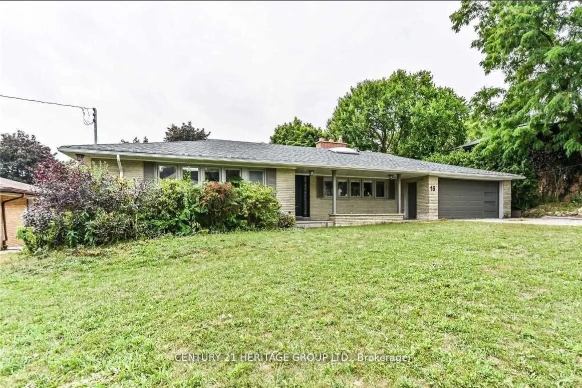 16 Cavalier Cres