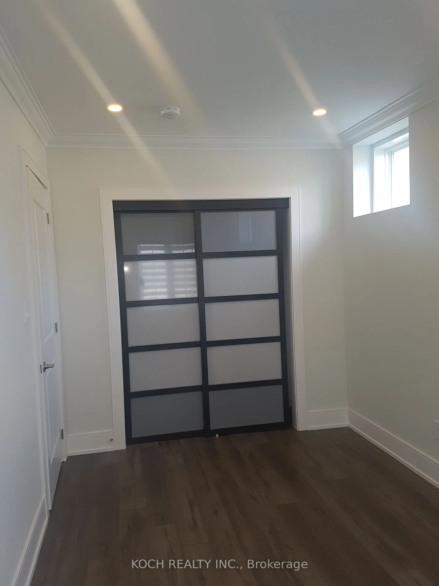 1 Hurst Ave