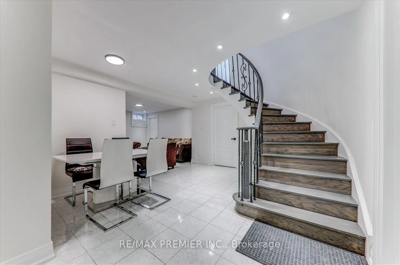 99 Benjamin Dr