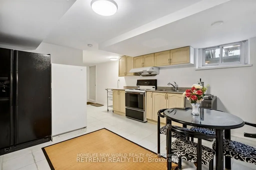 440 Fernleigh Circ S