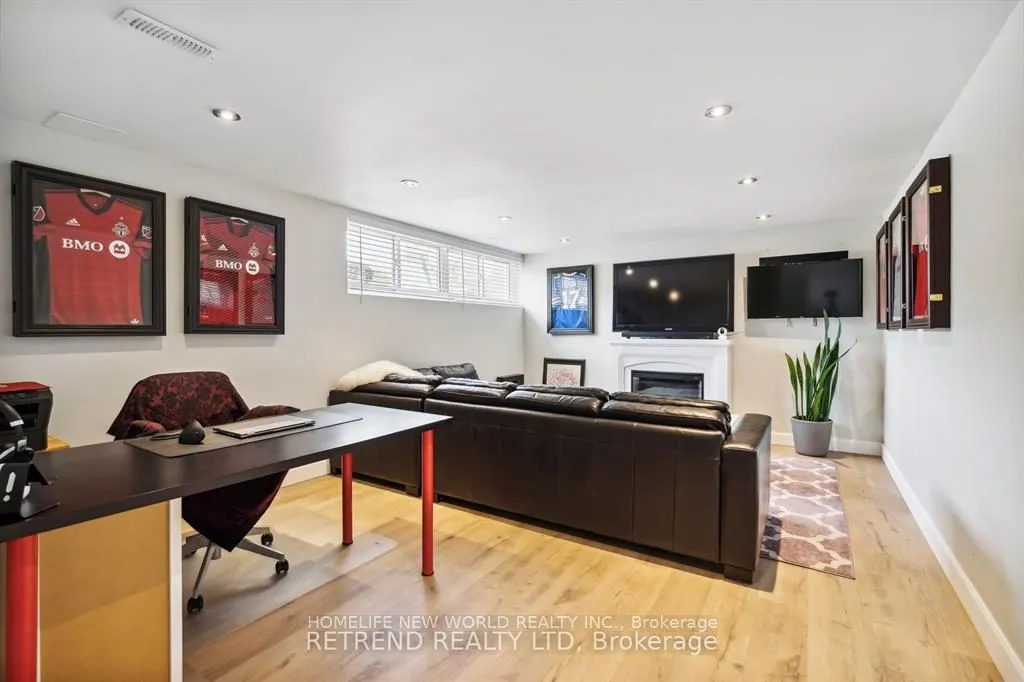 440 Fernleigh Circ S