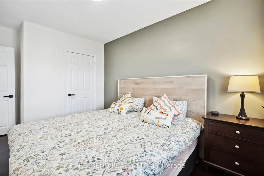 440 Fernleigh Circ S