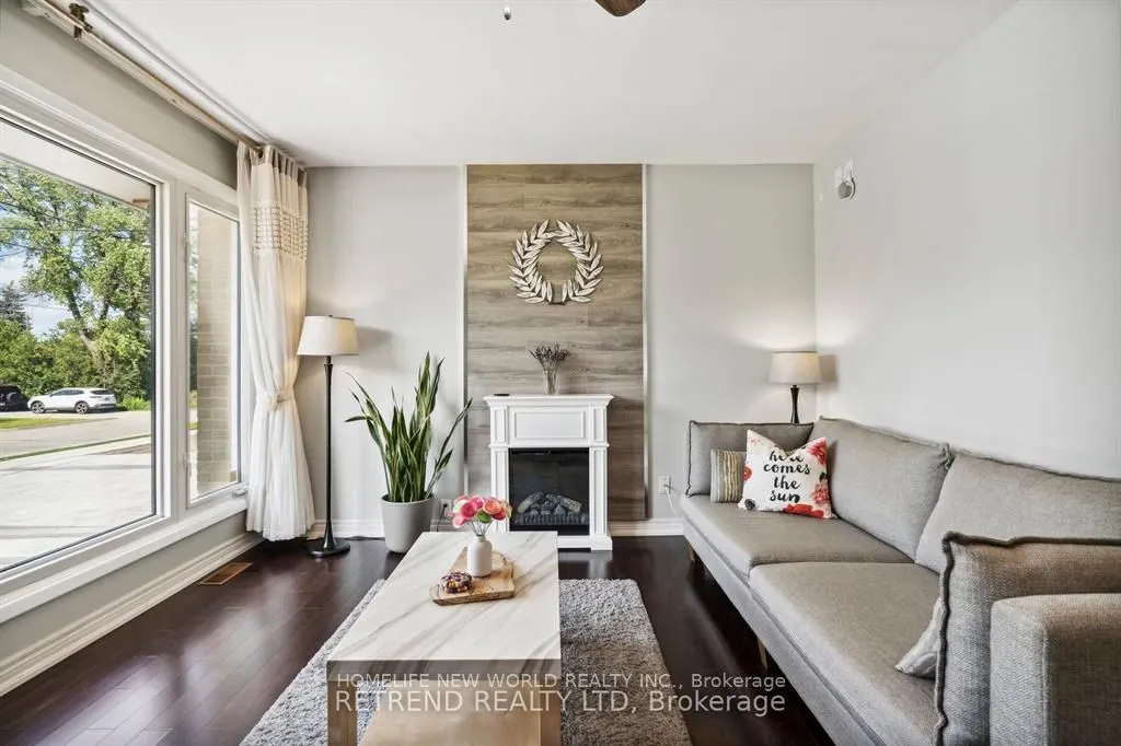 440 Fernleigh Circ S