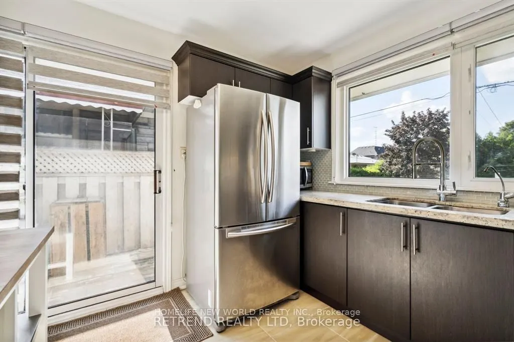 440 Fernleigh Circ S