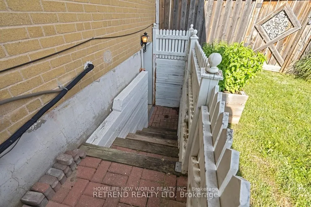 440 Fernleigh Circ S