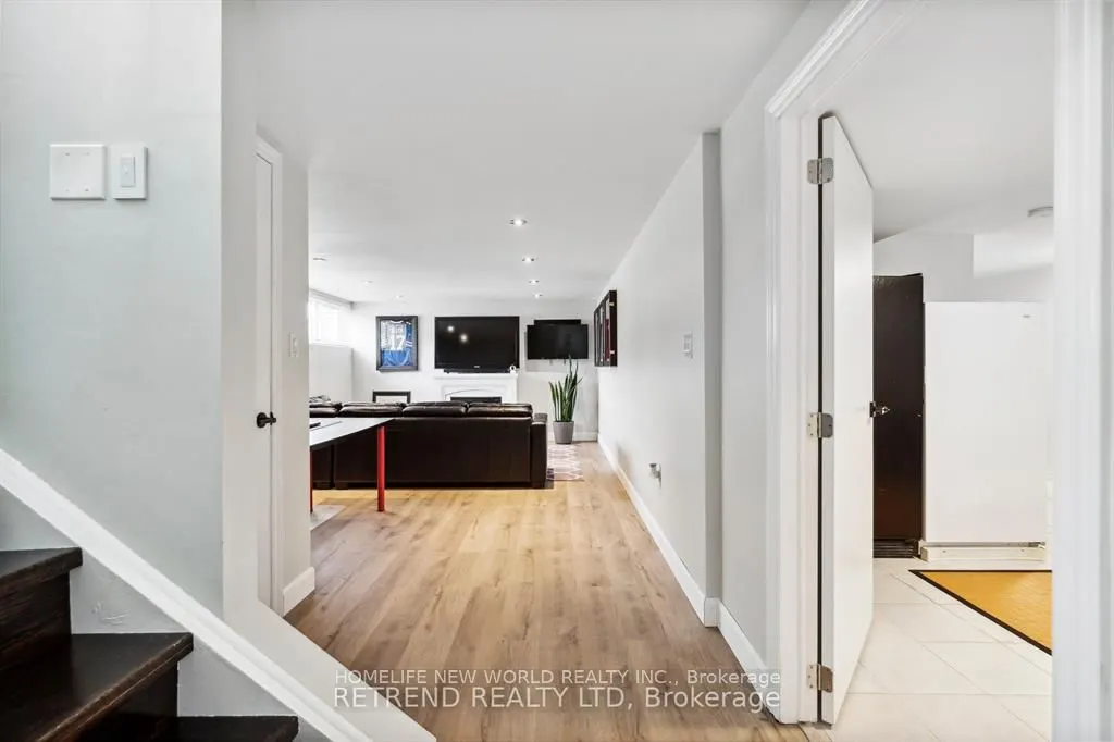 440 Fernleigh Circ S