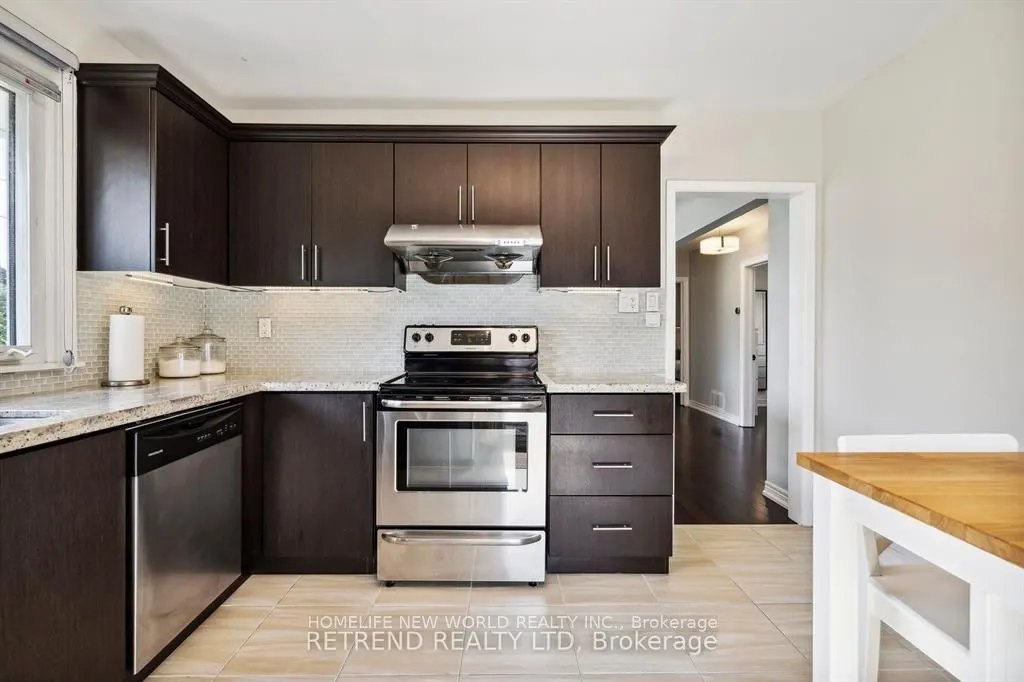 440 Fernleigh Circ S