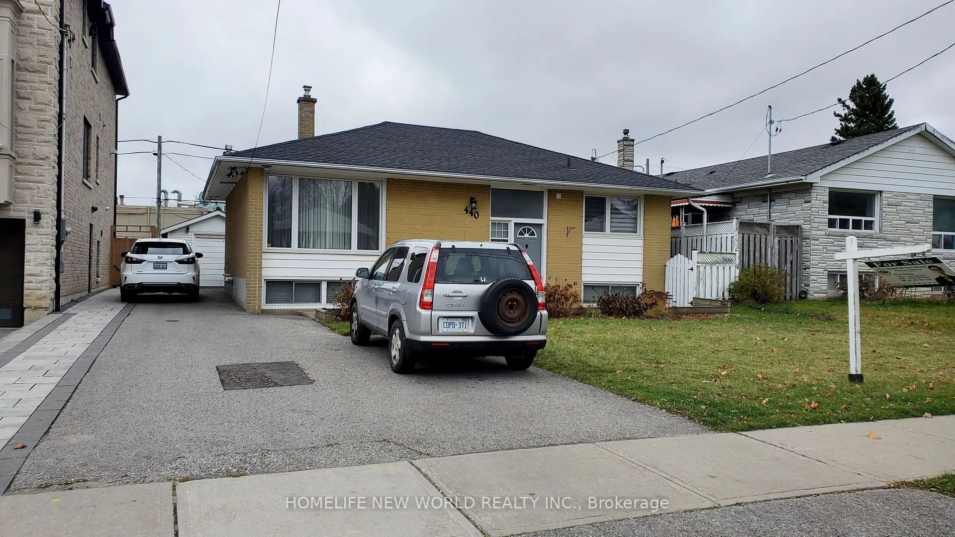 440 Fernleigh Circ S
