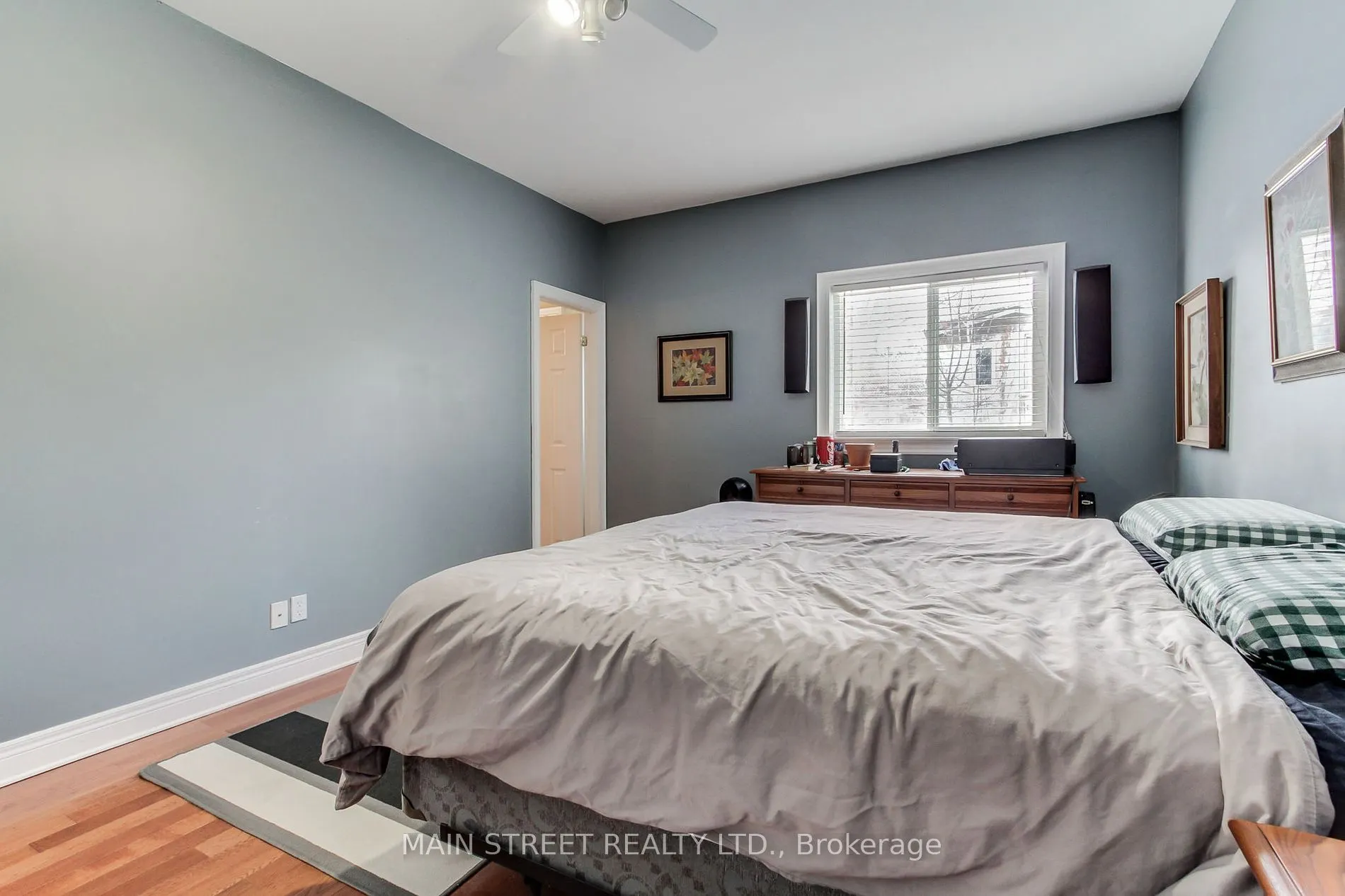 16 Hillview Dr