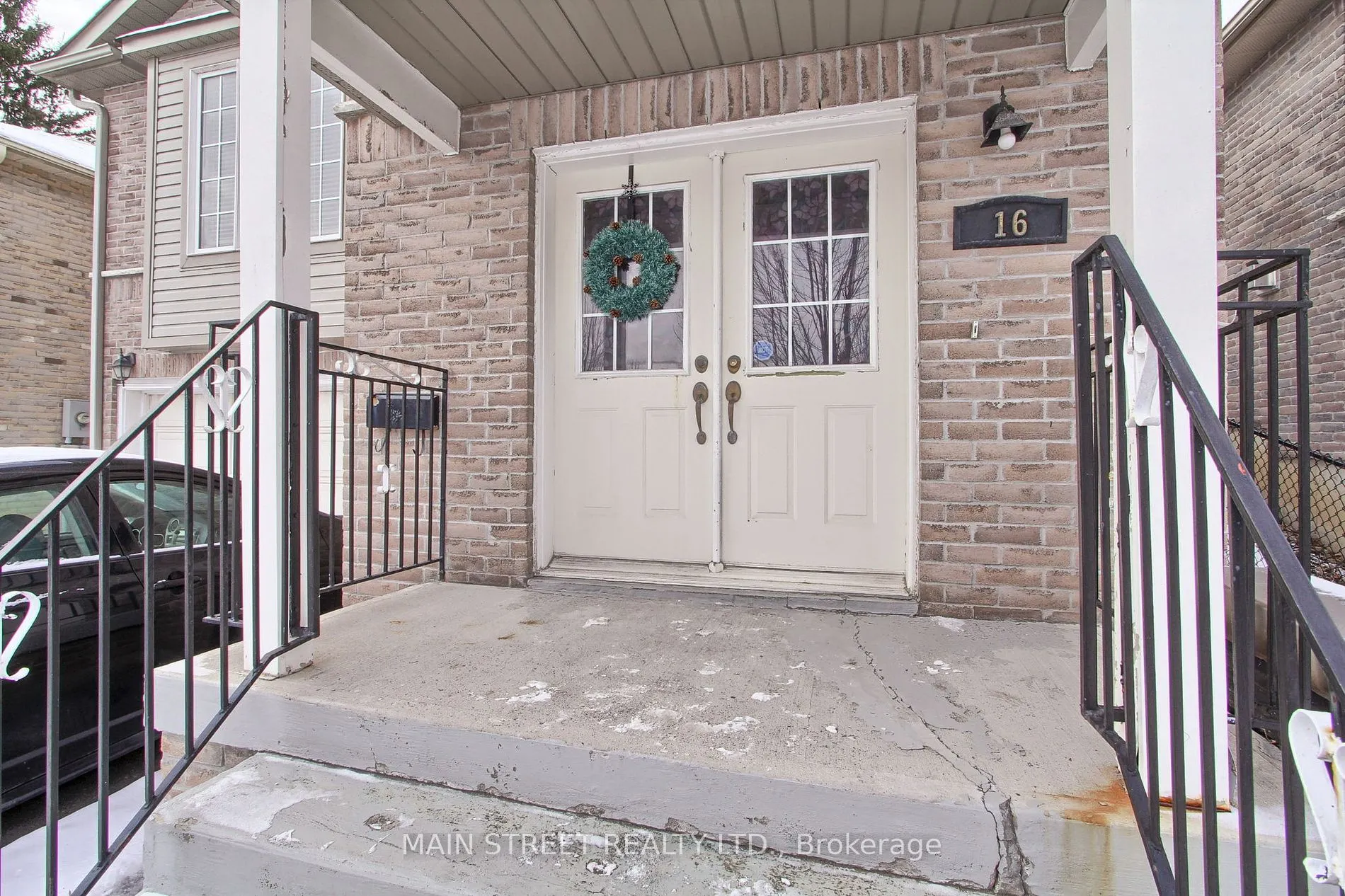 16 Hillview Dr