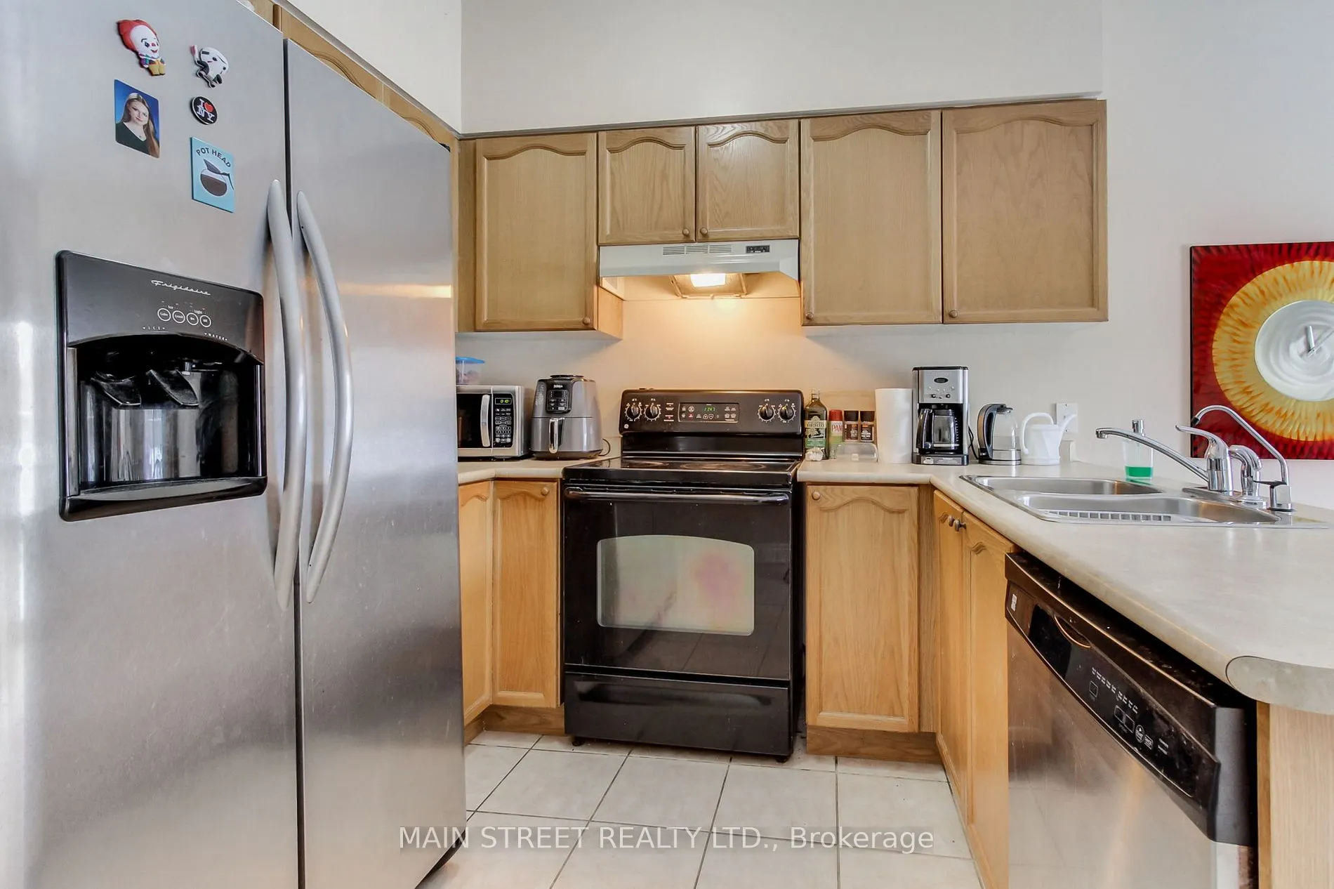 16 Hillview Dr