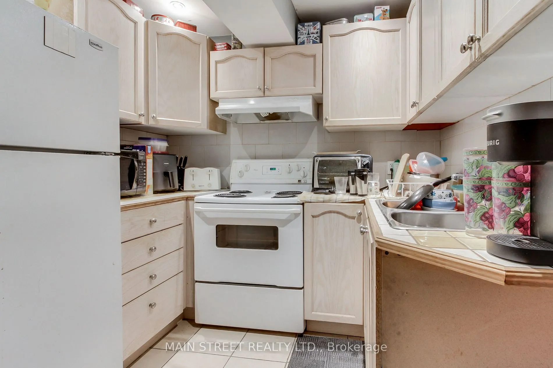16 Hillview Dr