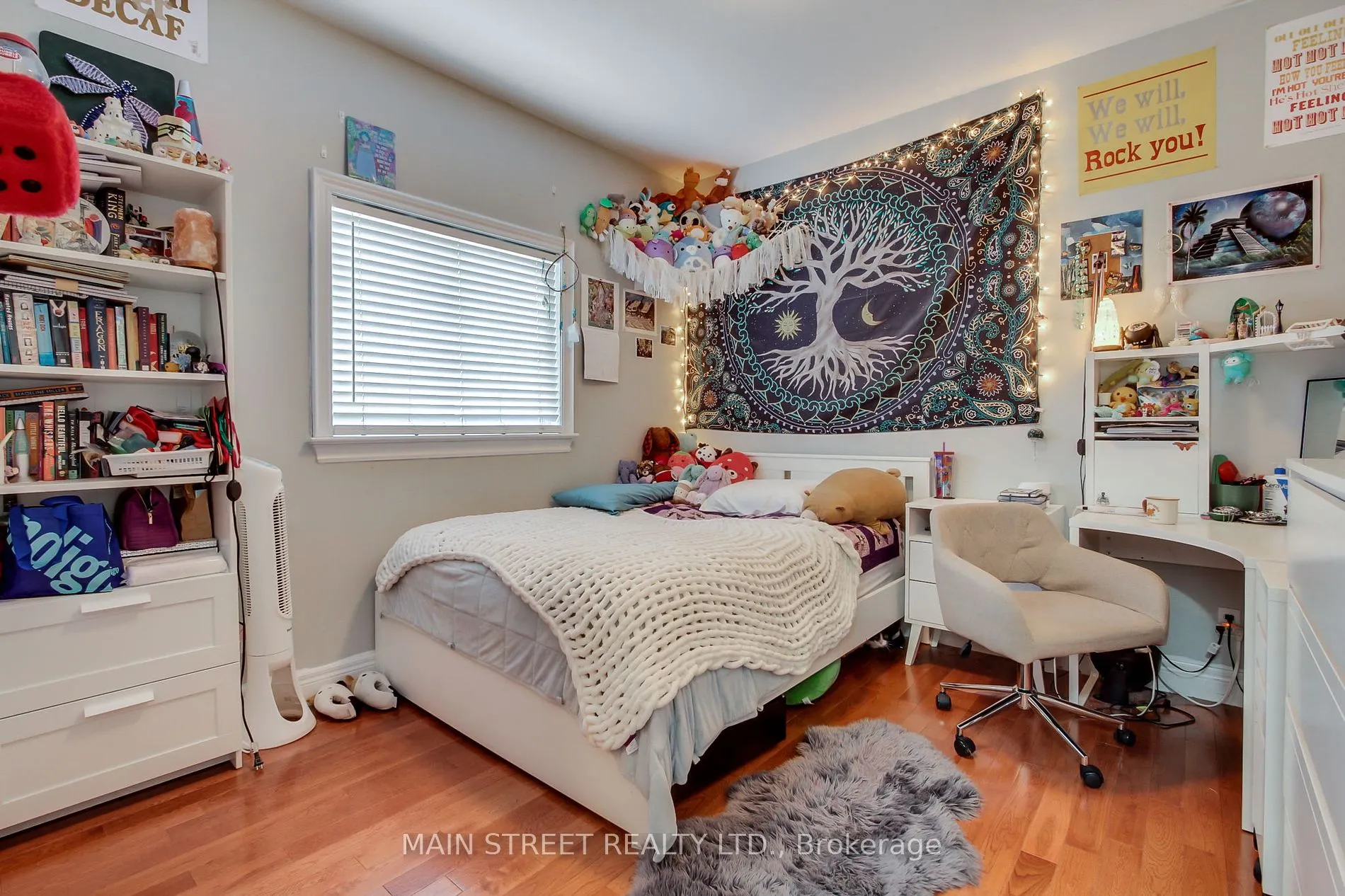 16 Hillview Dr