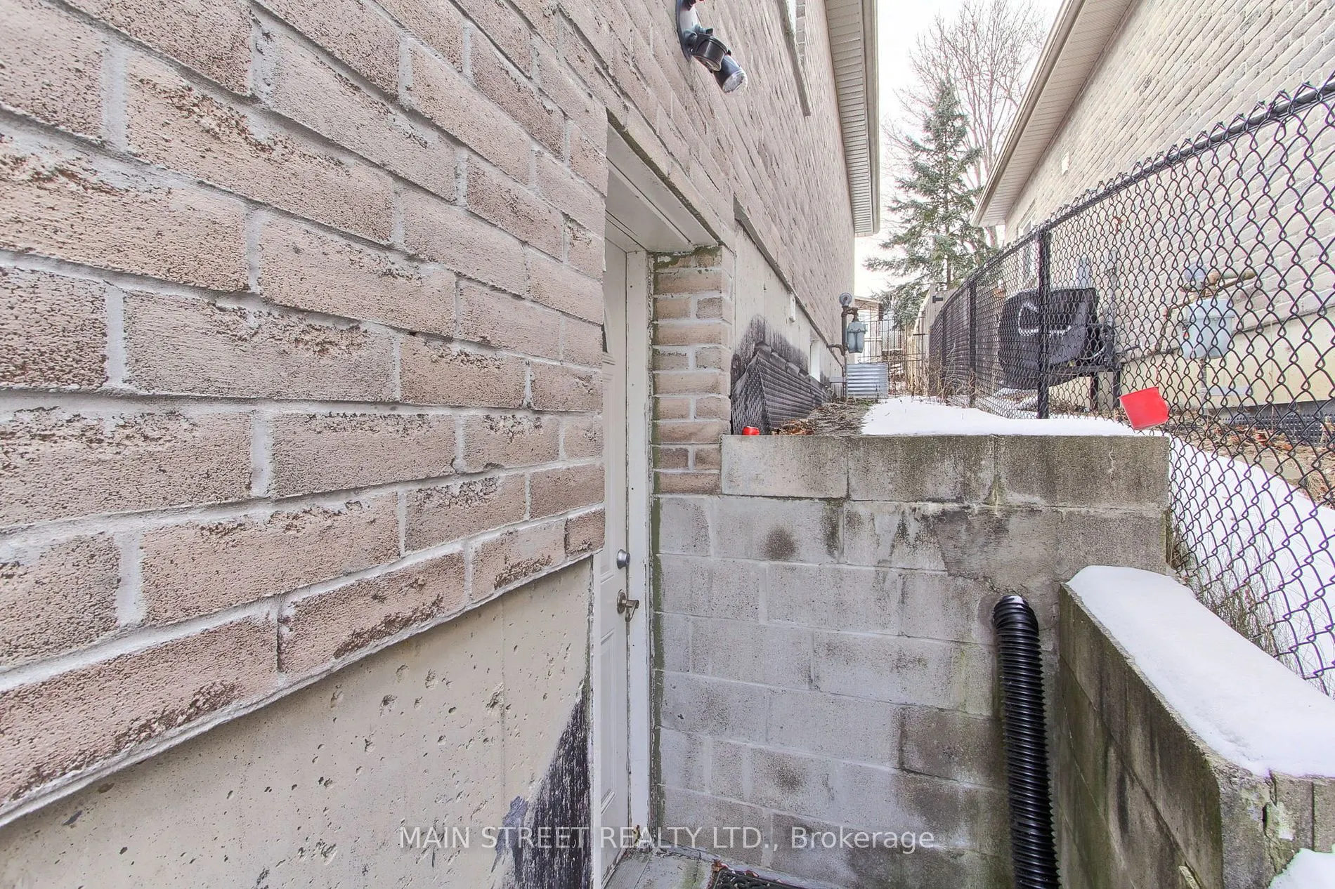 16 Hillview Dr
