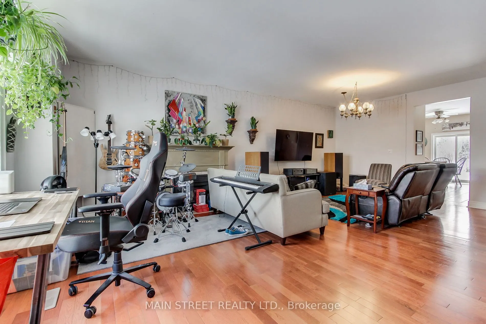 16 Hillview Dr