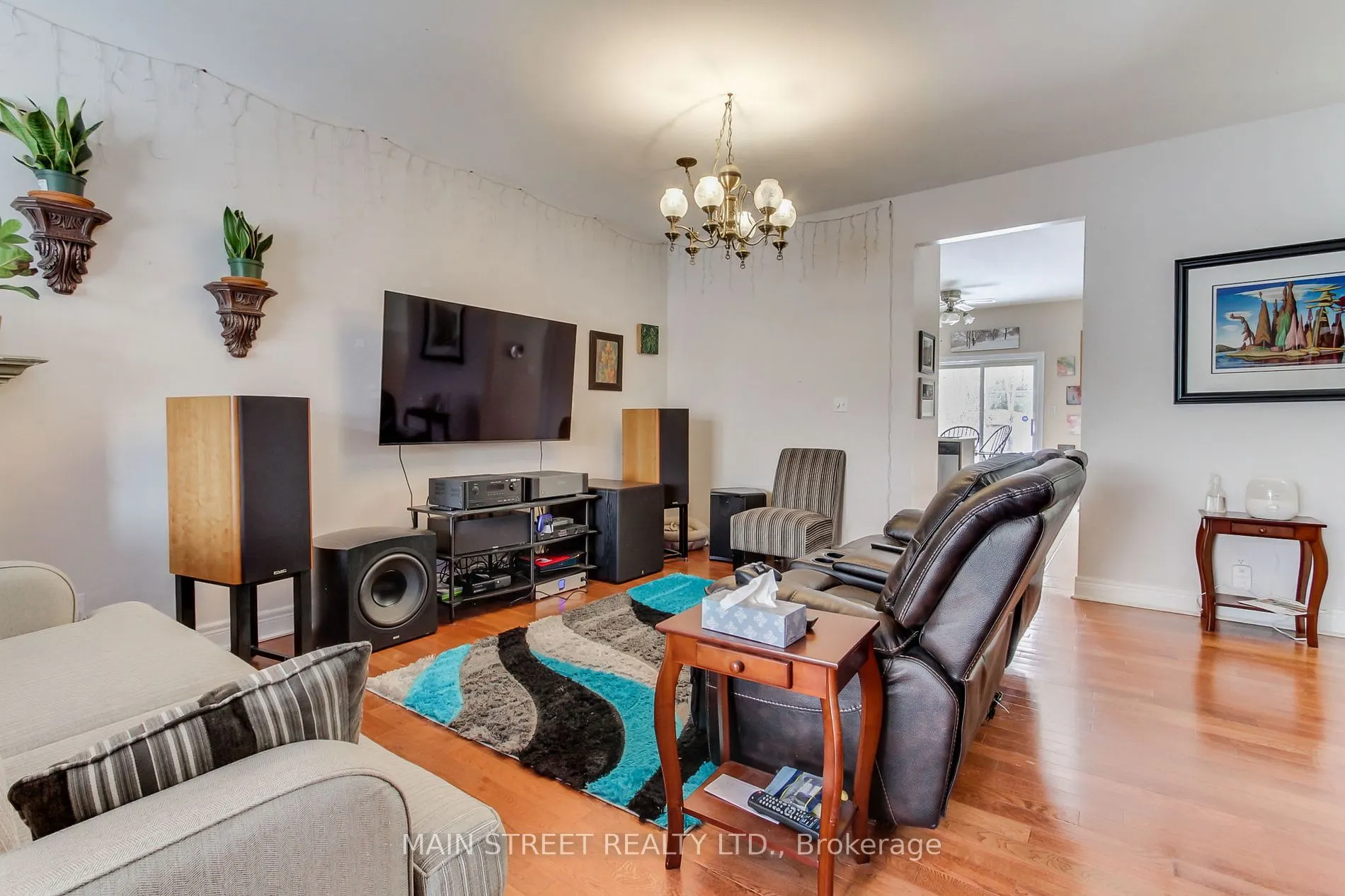 16 Hillview Dr