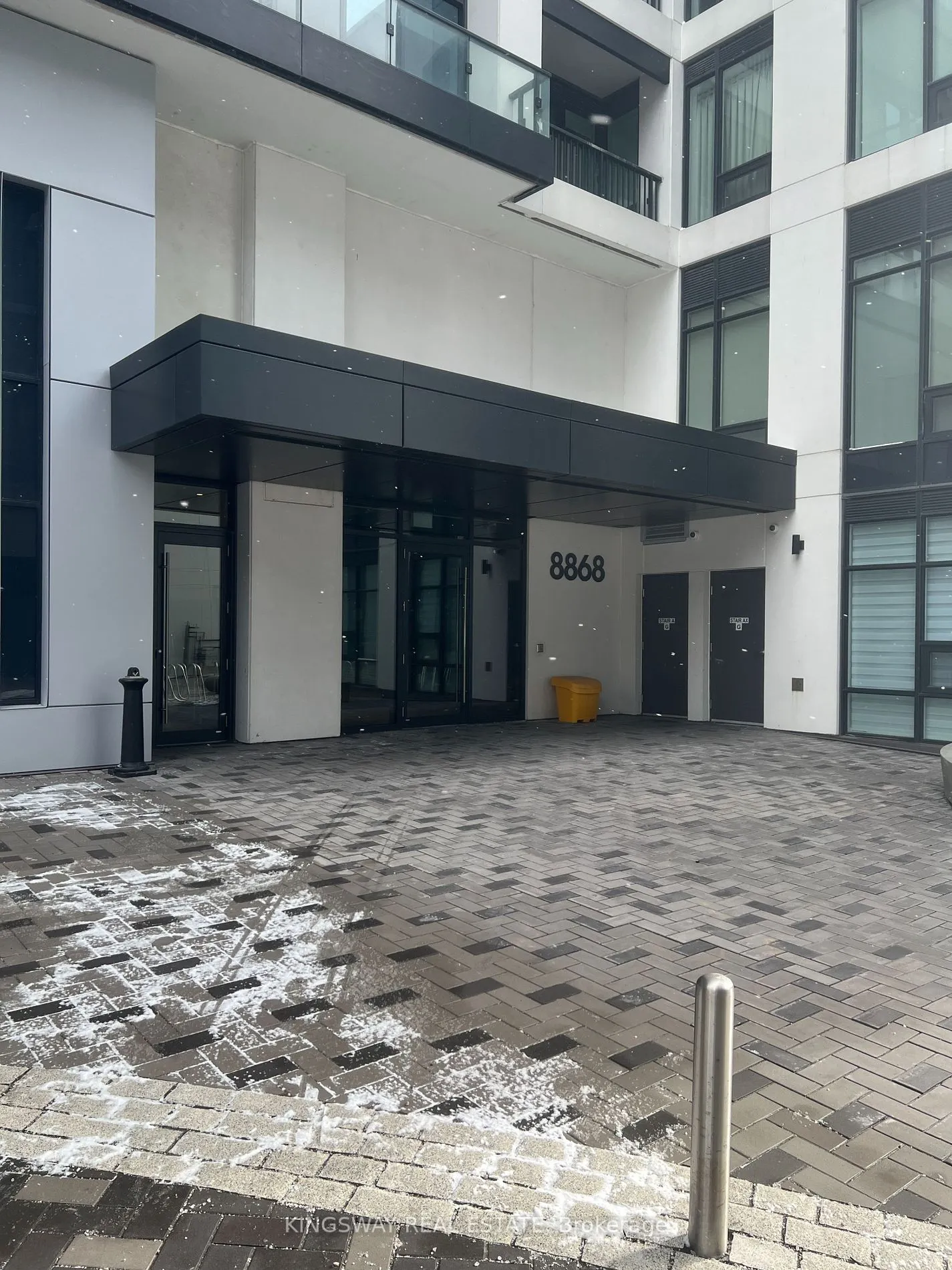 8868 Yonge St, #521E