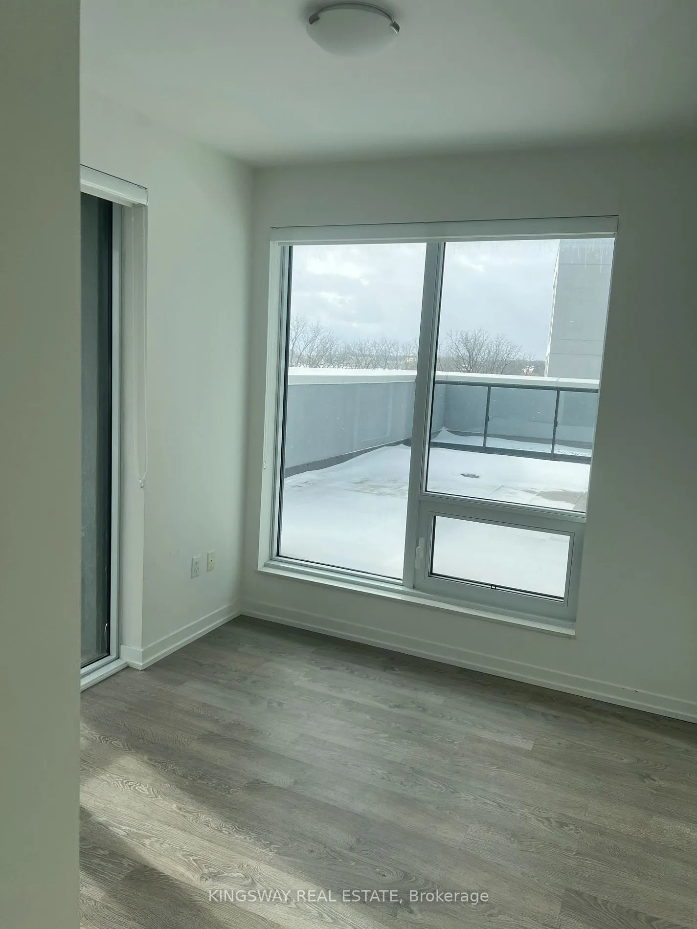 8868 Yonge St, #521E