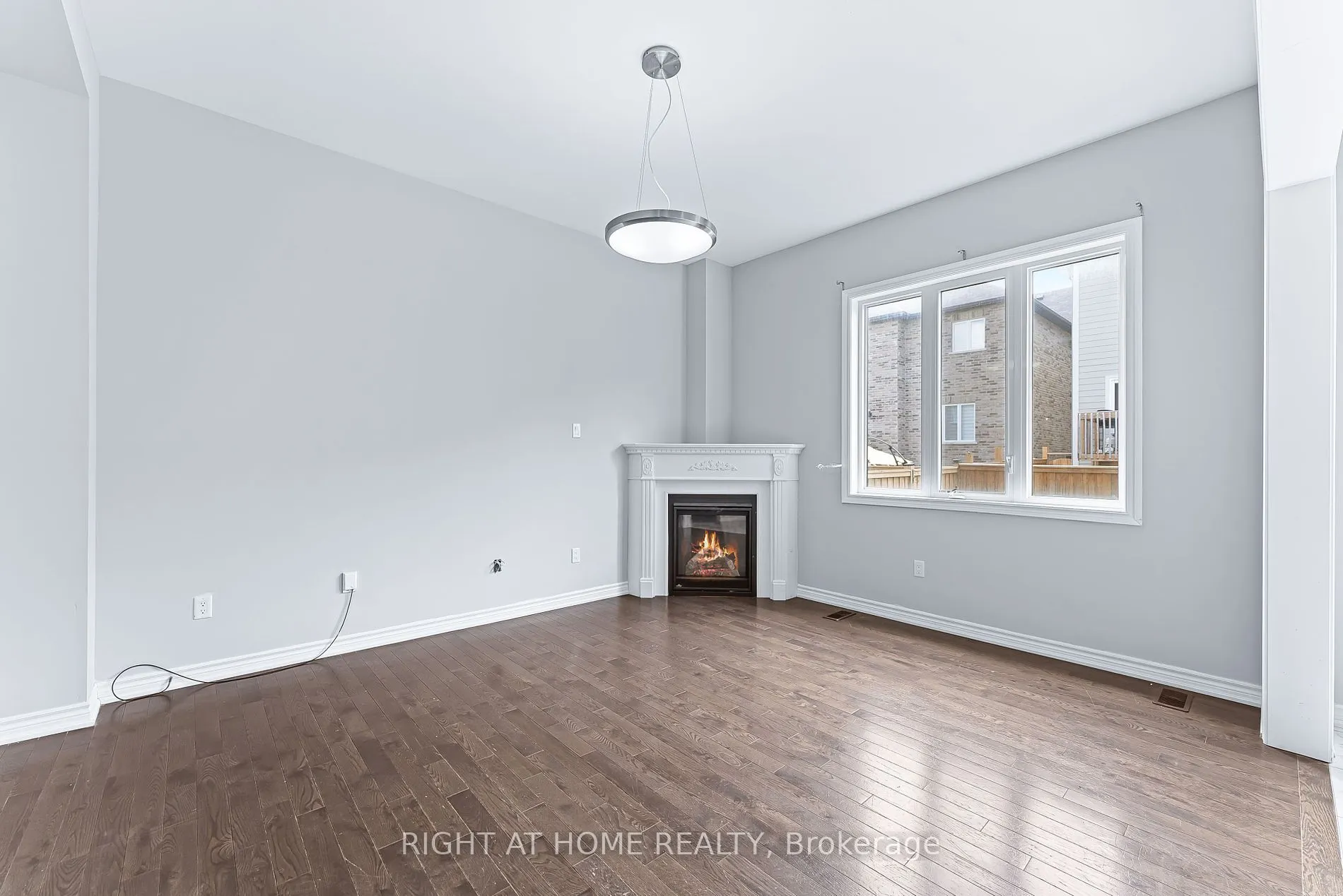 1157 Peelar (MAIN AND 2ND FLOOR) Cres
