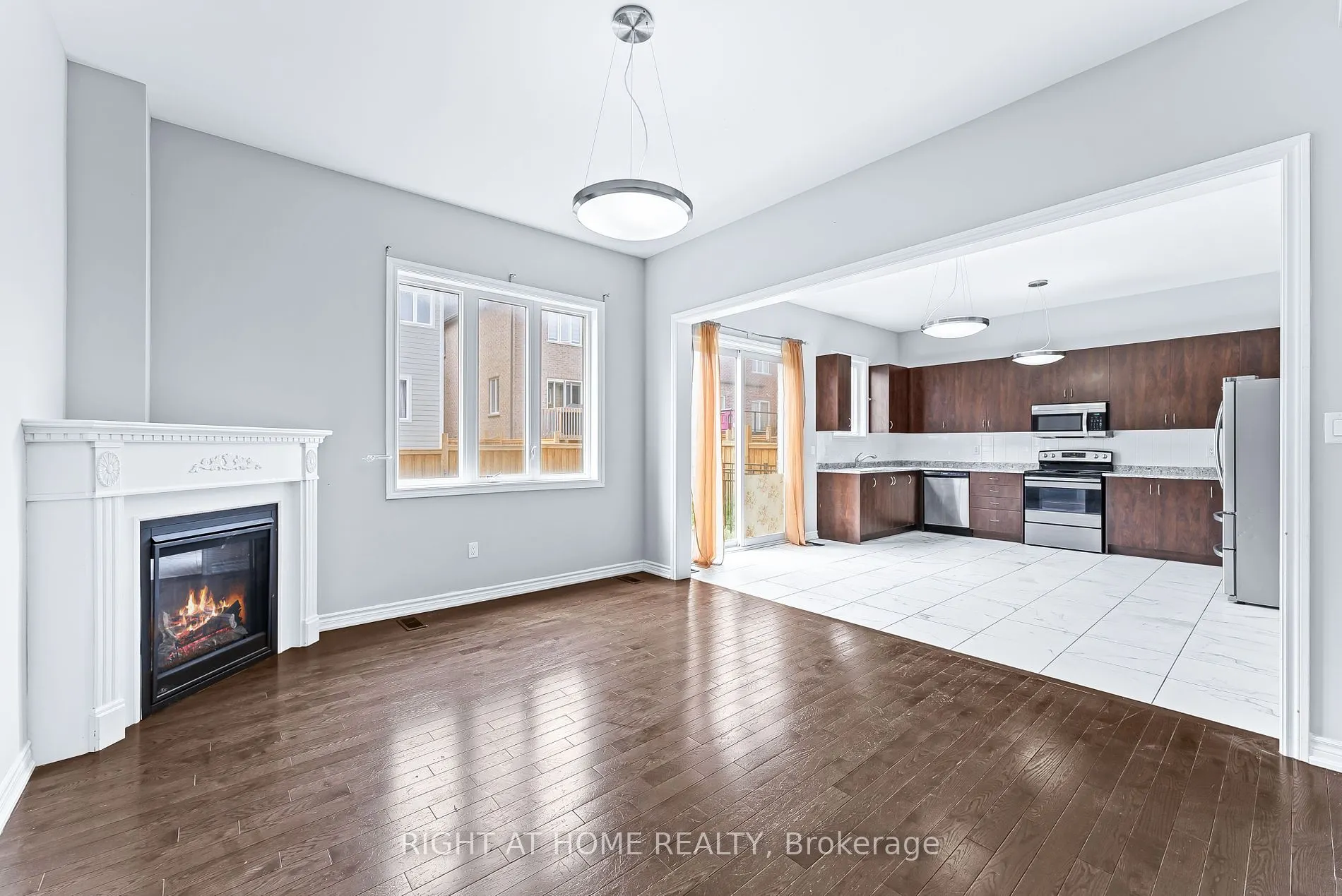 1157 Peelar (MAIN AND 2ND FLOOR) Cres