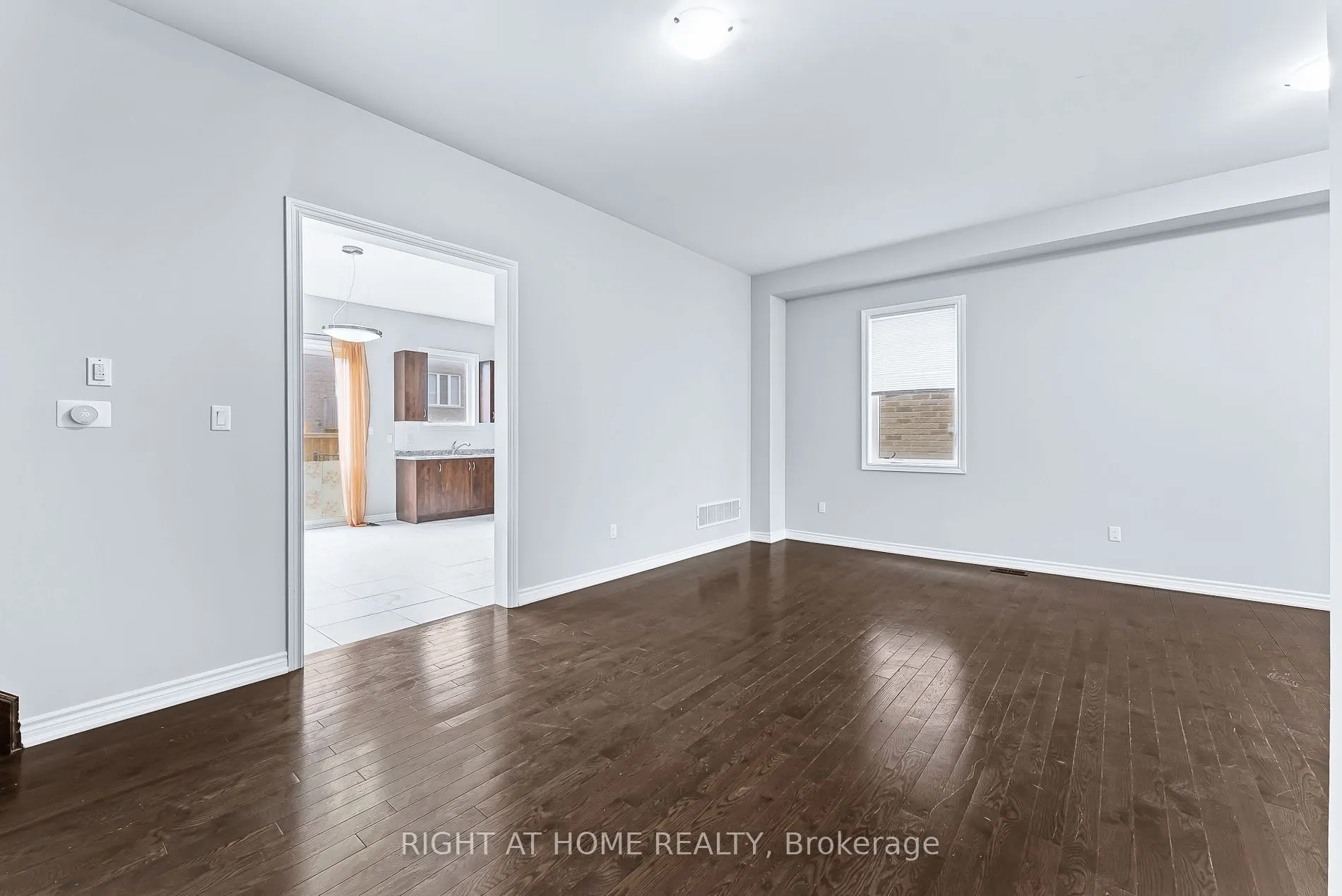 1157 Peelar (MAIN AND 2ND FLOOR) Cres