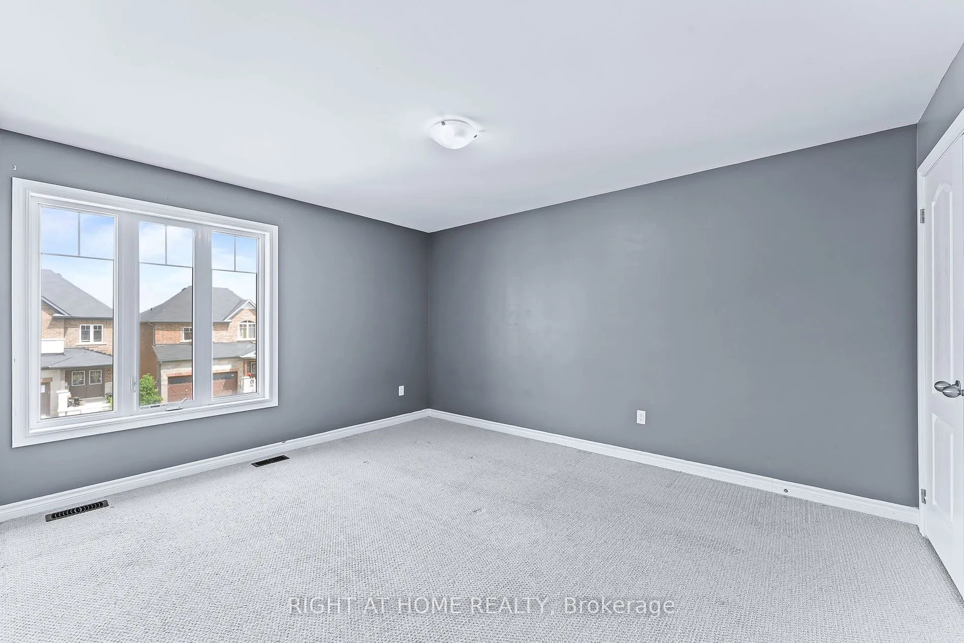 1157 Peelar (MAIN AND 2ND FLOOR) Cres