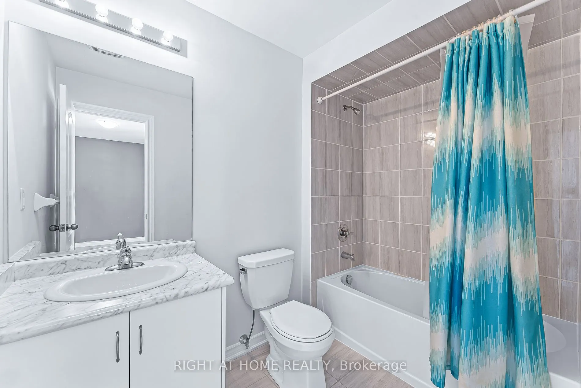 1157 Peelar (MAIN AND 2ND FLOOR) Cres