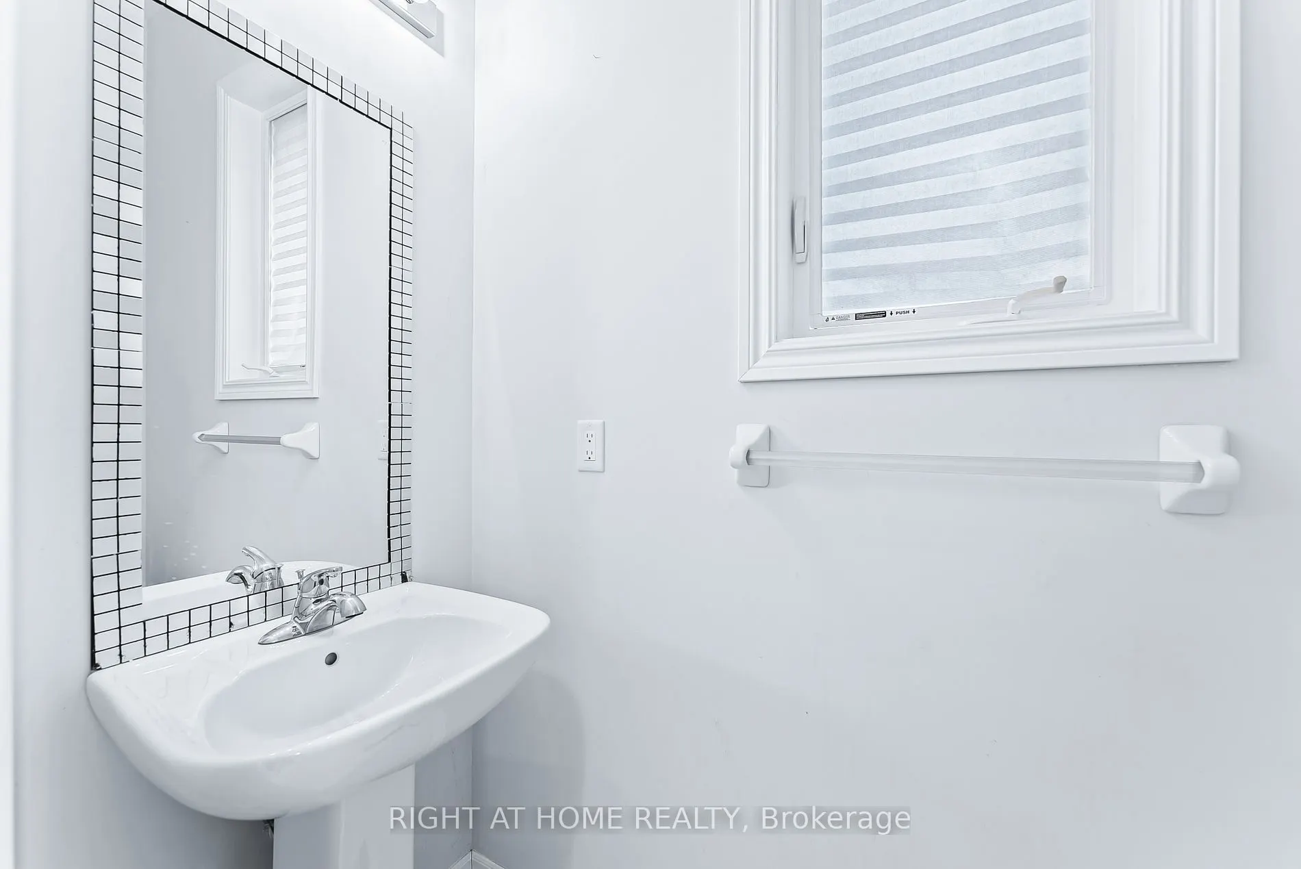 1157 Peelar (MAIN AND 2ND FLOOR) Cres