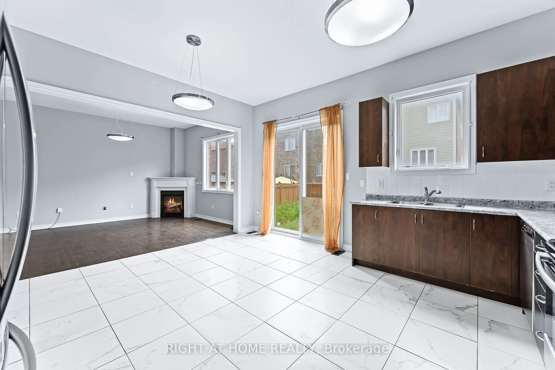 1157 Peelar (MAIN AND 2ND FLOOR) Cres
