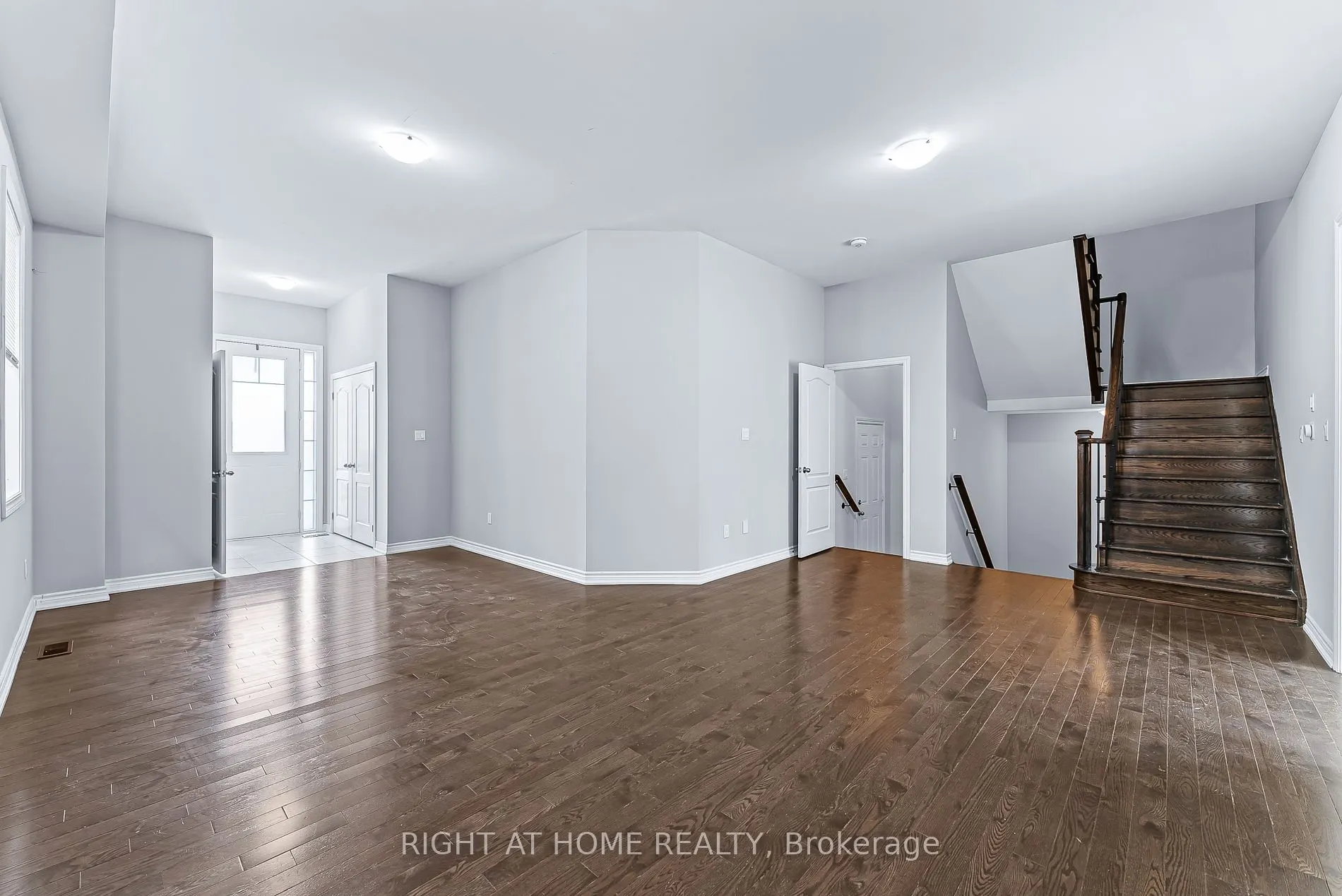 1157 Peelar (MAIN AND 2ND FLOOR) Cres