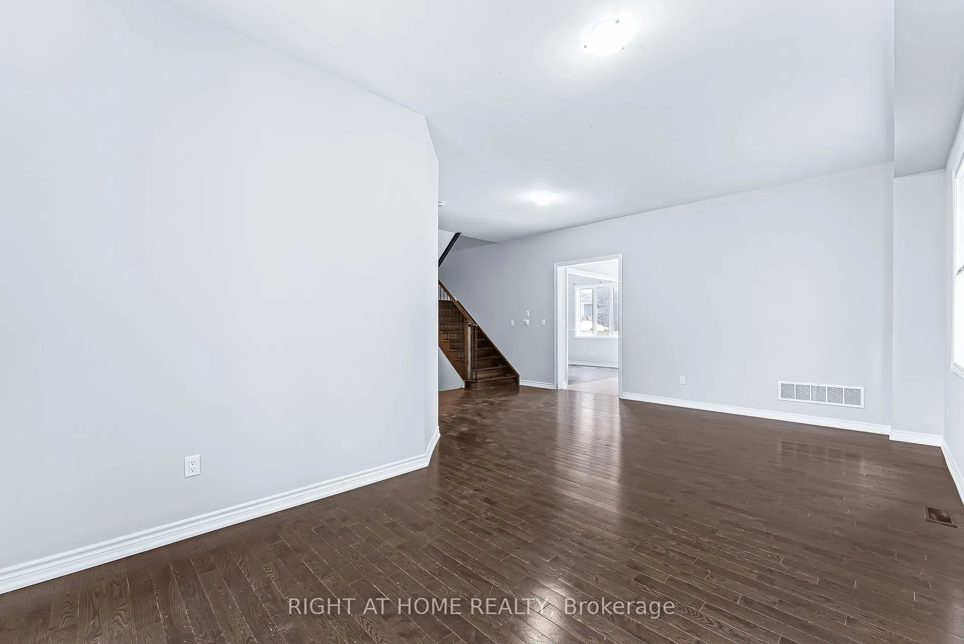 1157 Peelar (MAIN AND 2ND FLOOR) Cres