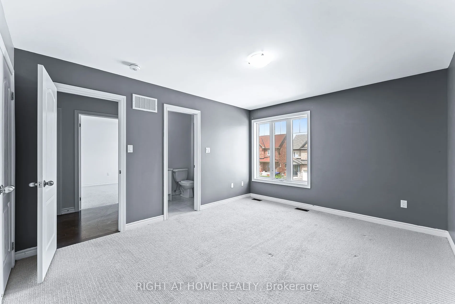 1157 Peelar (MAIN AND 2ND FLOOR) Cres