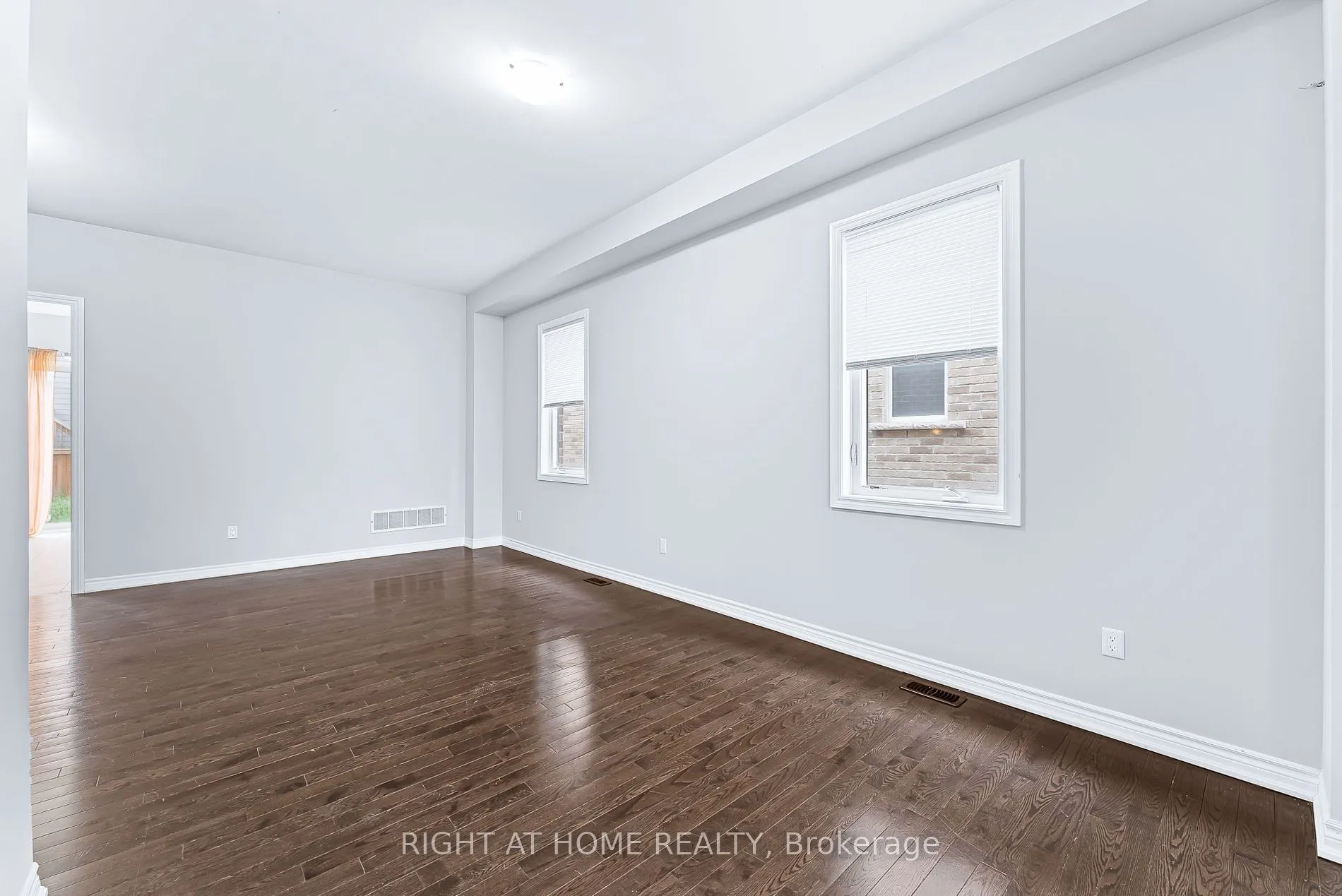 1157 Peelar (MAIN AND 2ND FLOOR) Cres