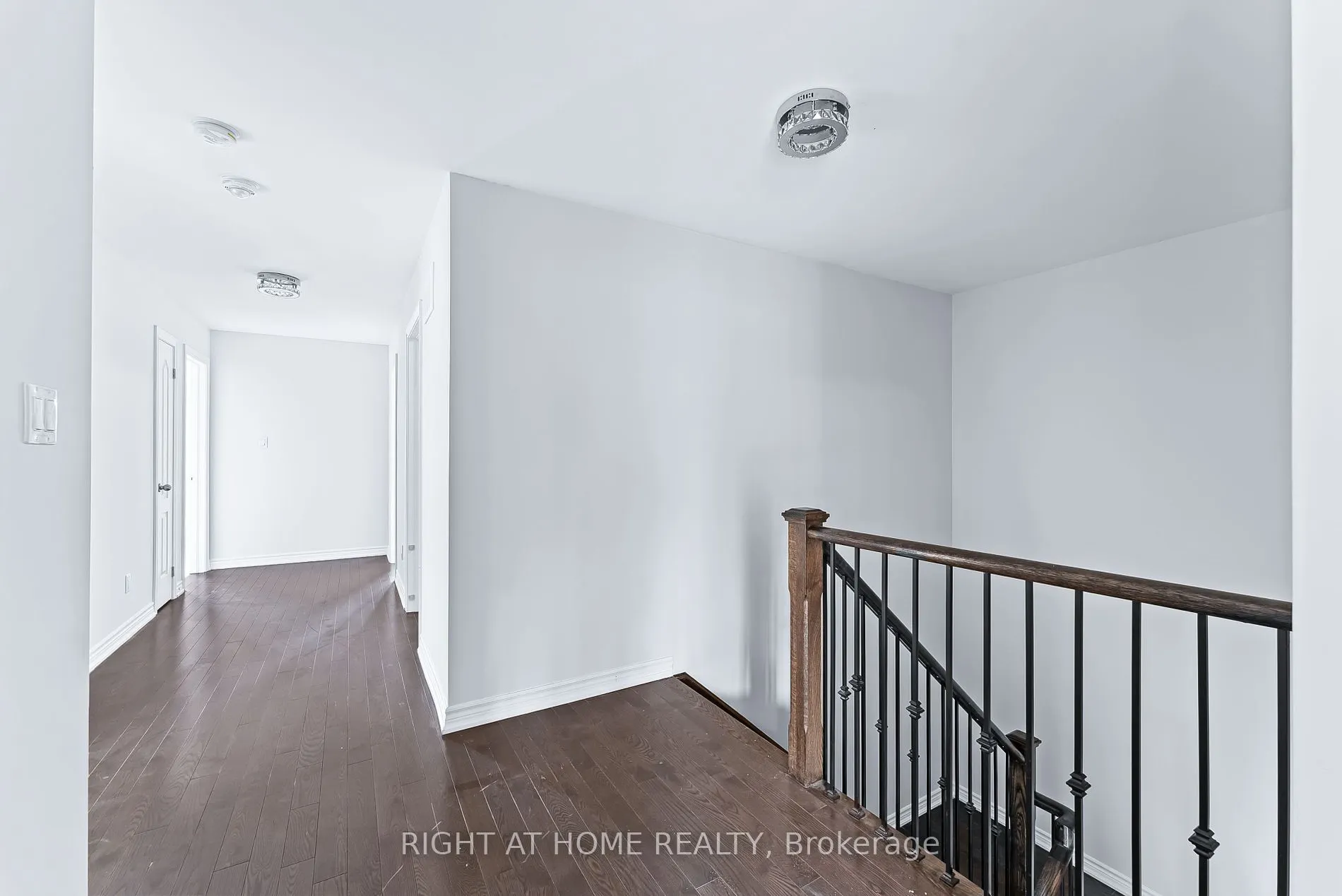 1157 Peelar (MAIN AND 2ND FLOOR) Cres