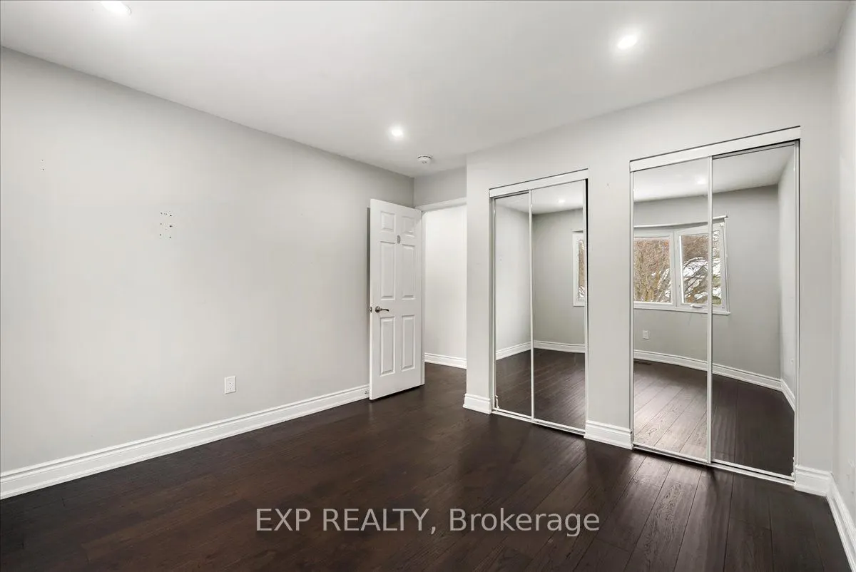 2529 Della St