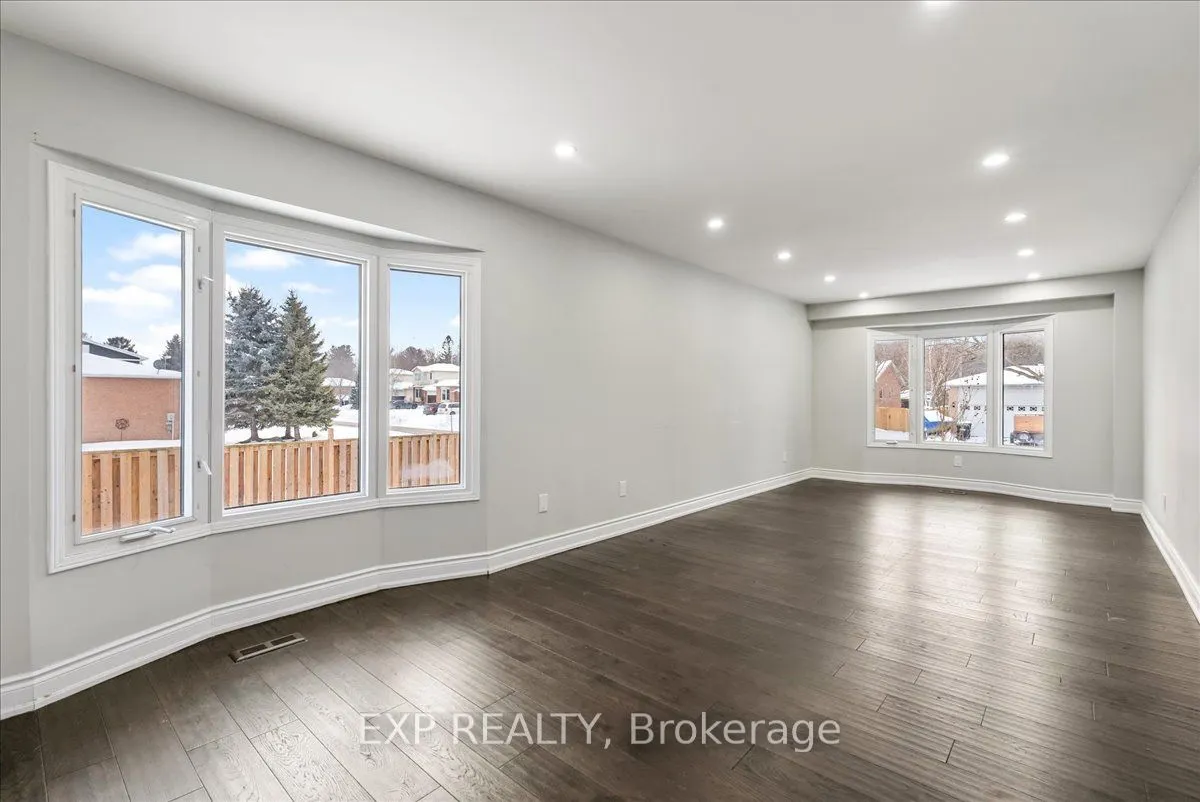 2529 Della St