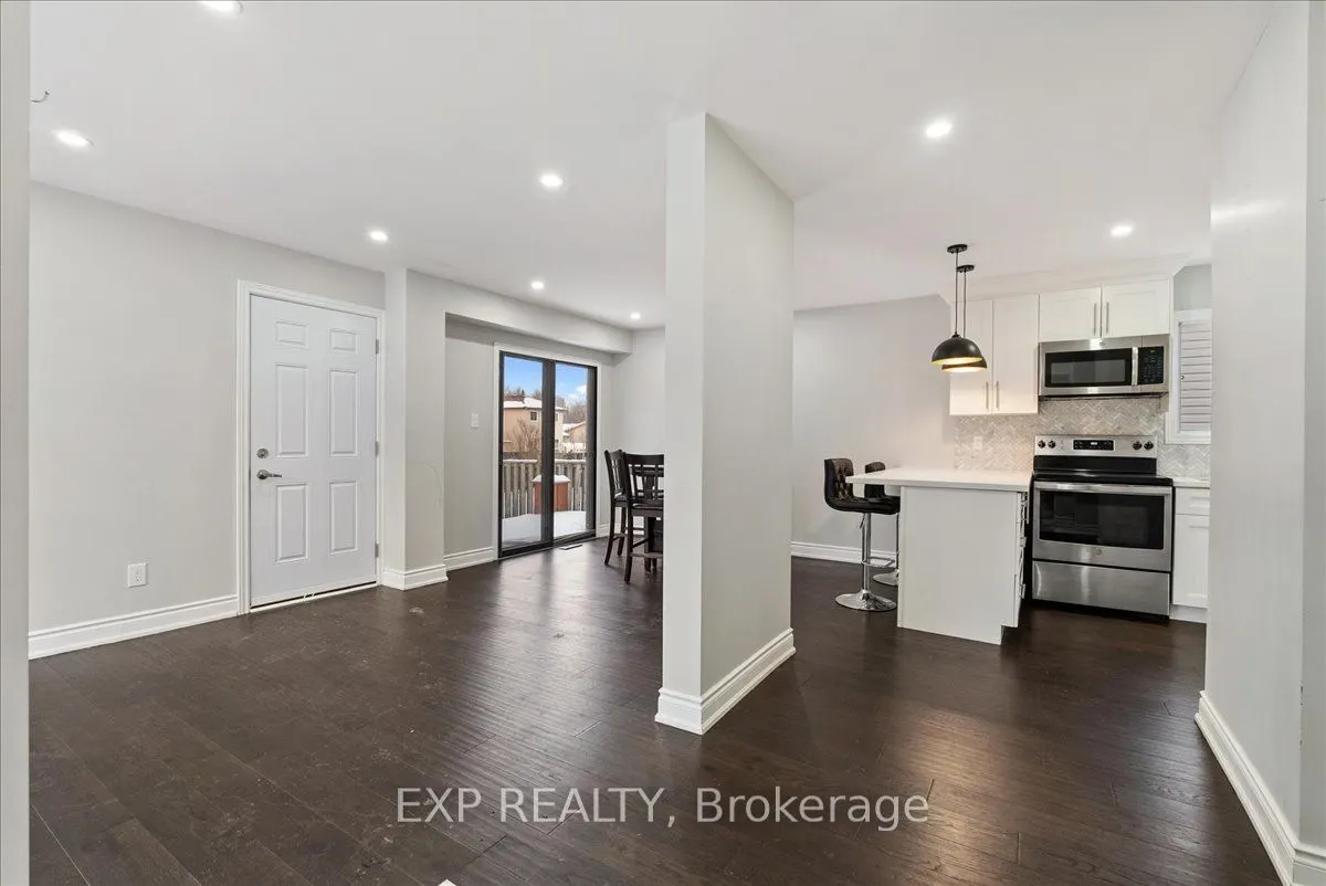 2529 Della St