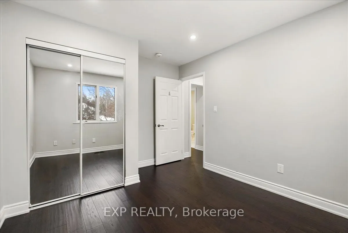 2529 Della St