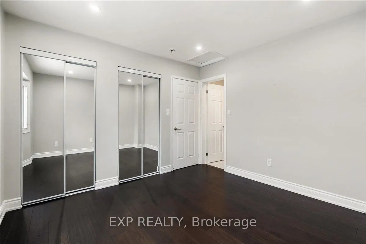 2529 Della St